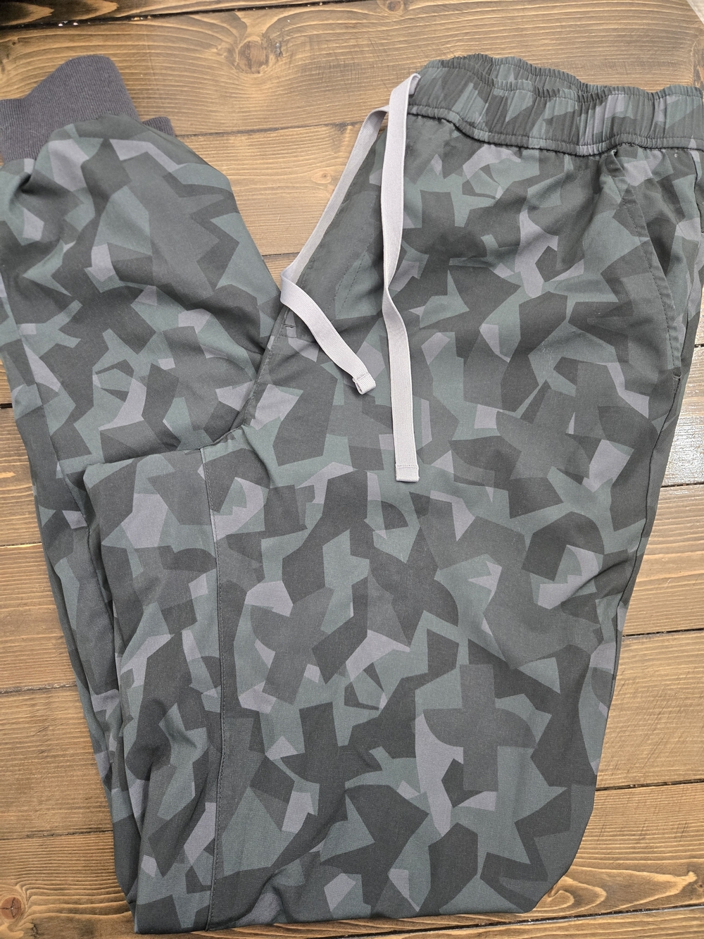 Mens FIGS Zamora Jogger Scrub Pants In Bonsai Camo Print Size Small